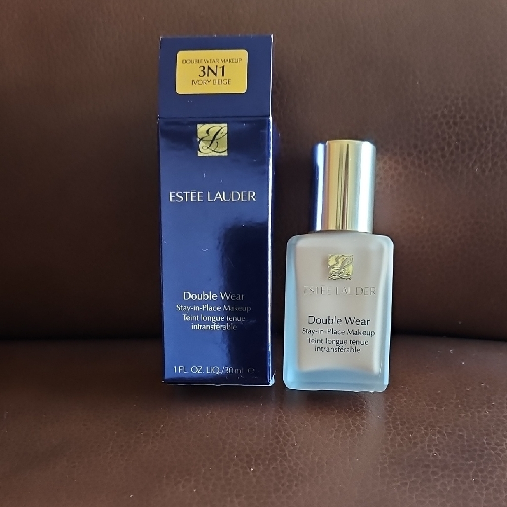 Estee Lauder Double Wear Foundation in 3N1 Ivory Beige